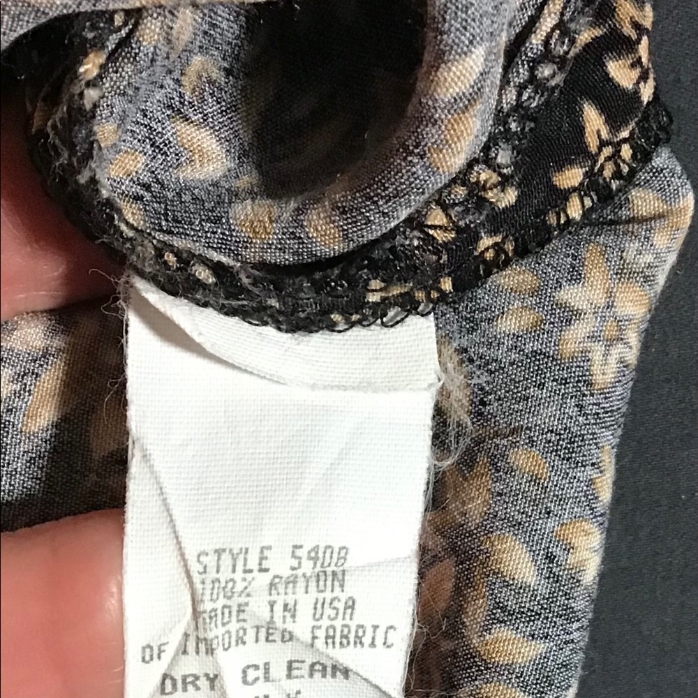Women’s Canvasbacks button down - Picture 2 of 5